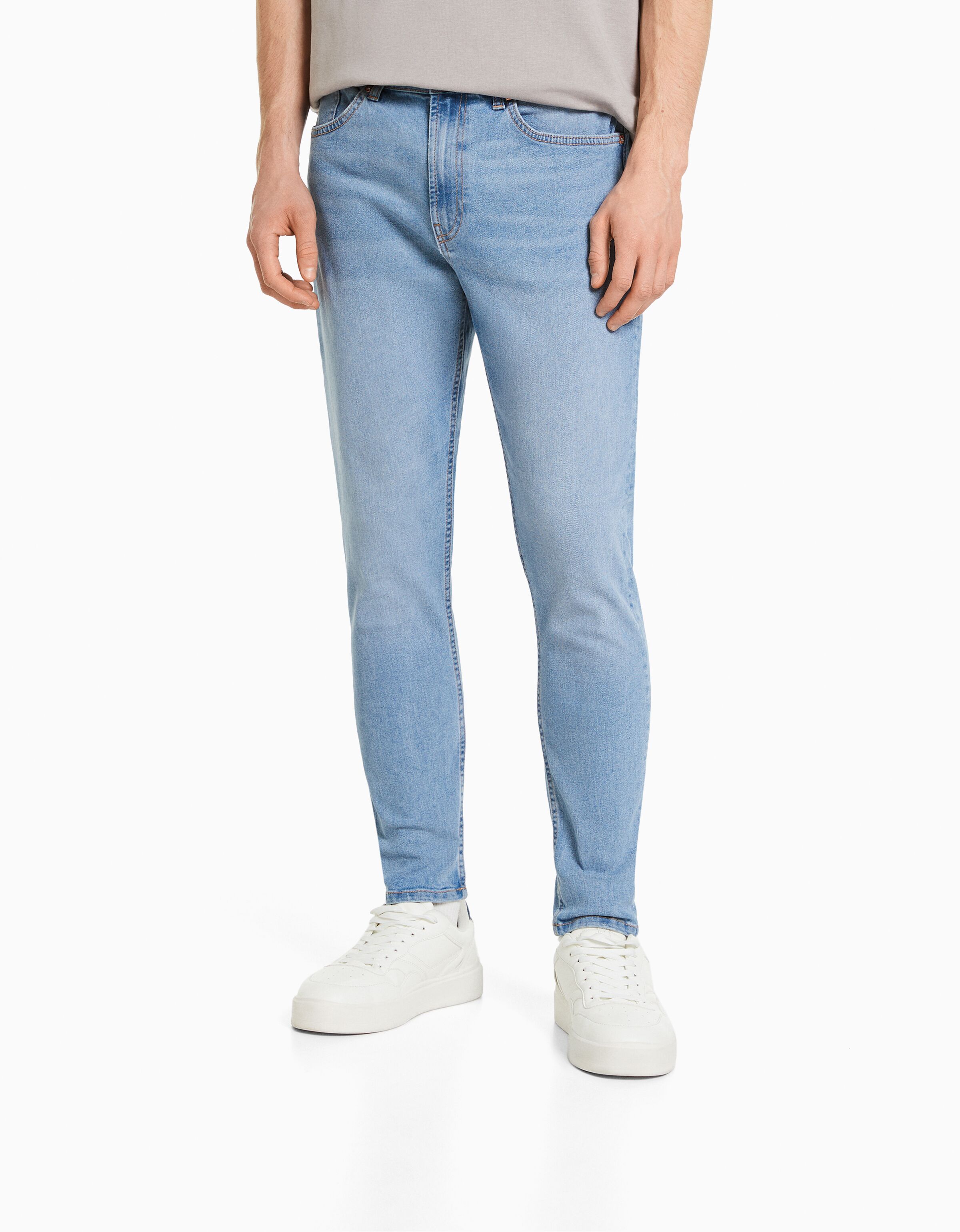 Lindbergh Men Grey Solid Tapered Fit Jeans | ICONIC INDIA – Iconic India